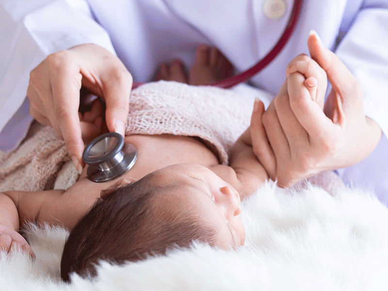 La primera visita al pediatra: ¿en qué consiste la sesión de control?