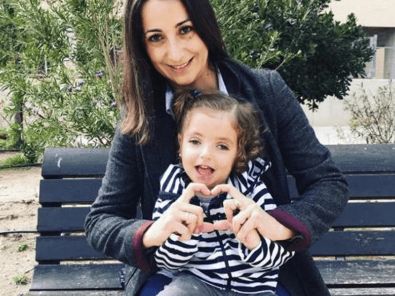 Candela, la única niña con Parkinson infantil en España