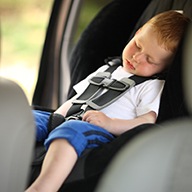 Los pediatras dan unas pautas para prevenir golpes de calor en niños dentro de vehículos