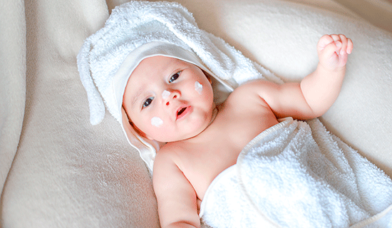 bebe crema toalla