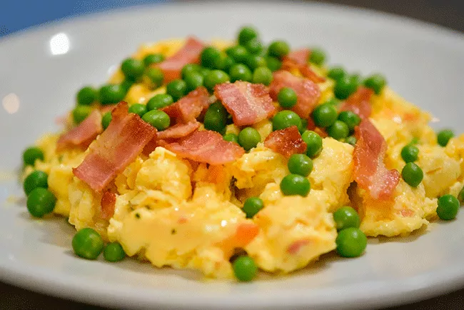 cenas-huevos-guisantes-jamon