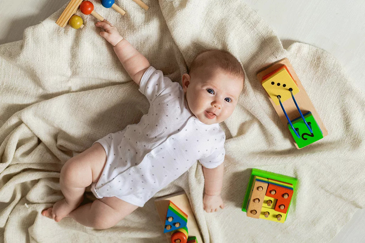 Cuándo se da la vuelta un bebé: edad, cómo estimularlo y cuándo preocuparse cuando bebe darse vuelta