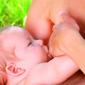Cólicos: masajes para aliviar al bebé