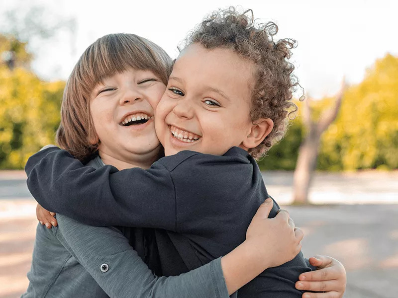 8 consejos para mejorar la convivencia entre hermanos convivencia entre hermanos