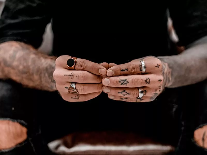 10 tatuajes pequeños con significado para hombres: ¿Cuál te gusta más?