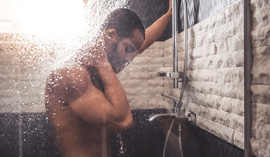 Higiene íntima masculina ducha