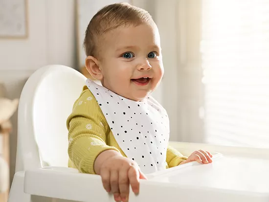 Baberos para bebé: clasificación y tips de compra