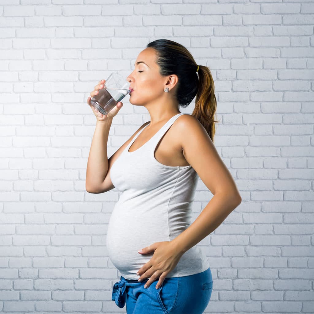 Agua en el embarazo y la lactancia
