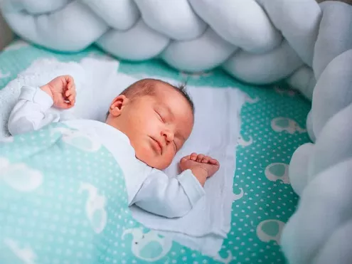 Cojín antivuelco: cuidando el sueño del bebé