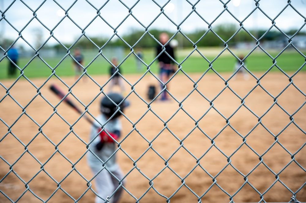 beneficios-deportes-en-equipo-para-ninos-beisbol