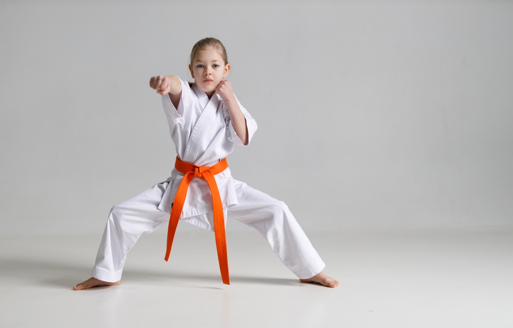 beneficios-karate-ninos-fuerza-disciplina-confianza-nina