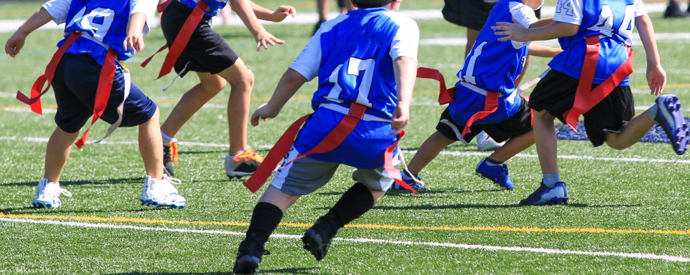 flag-football-seguro-e-inclusivo-para-ninas-y-ninos-jugando