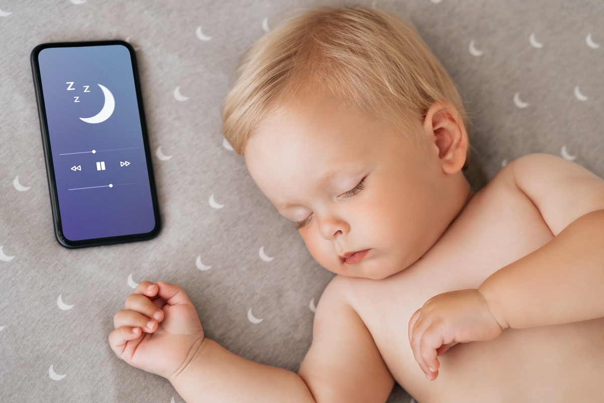 niño escuchando ruido blanco para dormir 