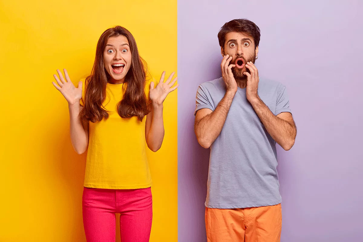 adultos sorprendidos por los fenómenos raros del cuerpo