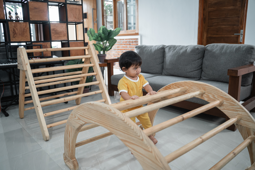 adaptar-hogar-metodologia-pikler-arco-escalera