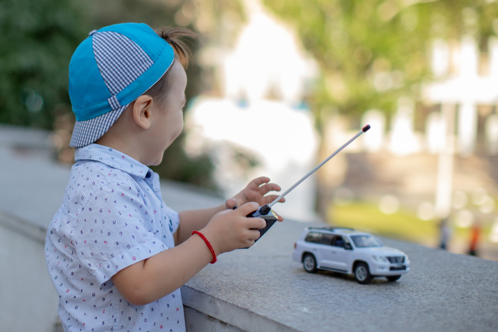 alternativas-tecnologicas-sin-internet-para-hijos-carro-control-remoto