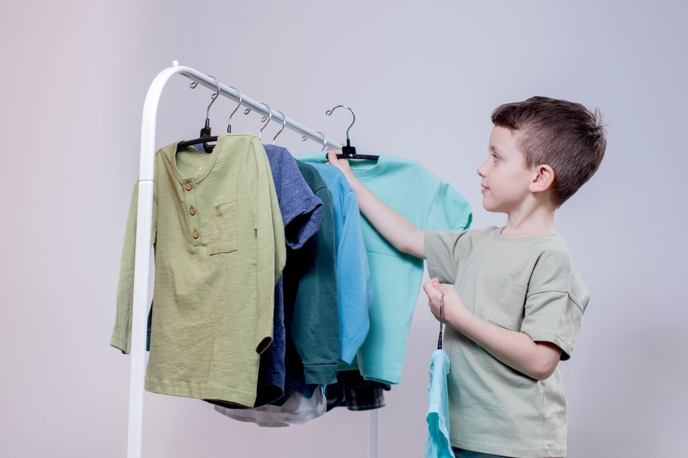 beneficios-hijo-elija-su-ropa-nino-eligiendo