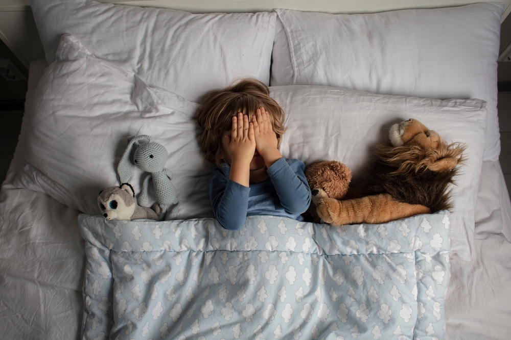 pesadillas-frecuentes-hijo-peluches-cama