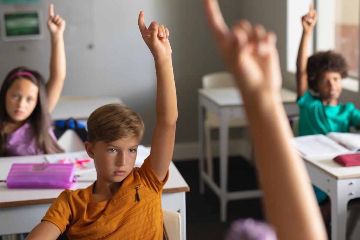 El reto oculto de criar a un niño zurdo en un mundo diestro