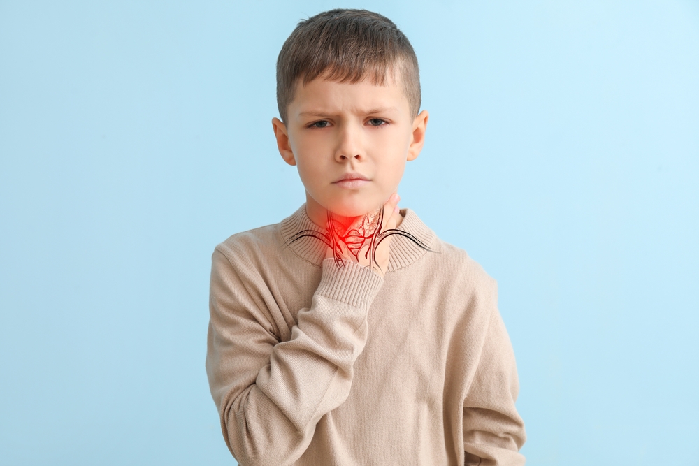 sintomas-tratamiento-amigdalitis-infantil-dolor-garganta