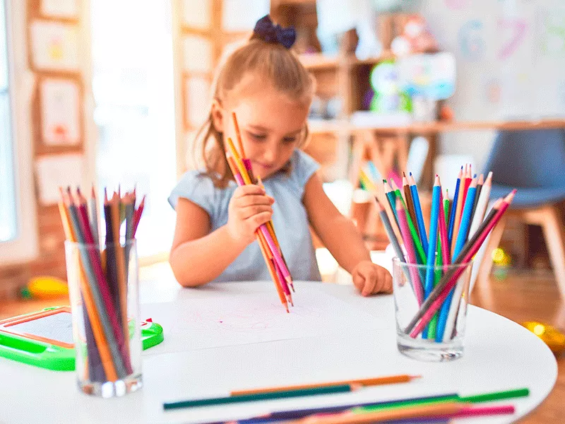Garabatos y dibujos infantiles: los colores y su influencia en las emociones