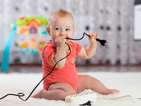 ¿Qué hay que hacer si el niño recibe una descarga eléctrica?