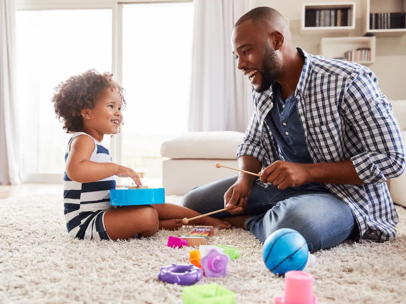 Juegos para bebés de 4 meses: ¡estimula sus sentidos!