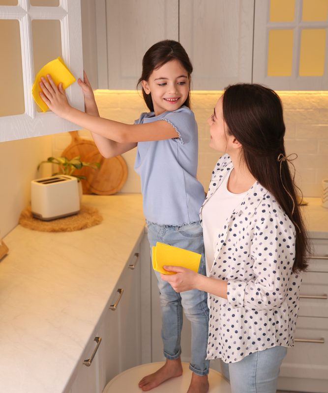 Mother,And,Daughter,Cleaning,Up,Kitchen,Together,At,Home