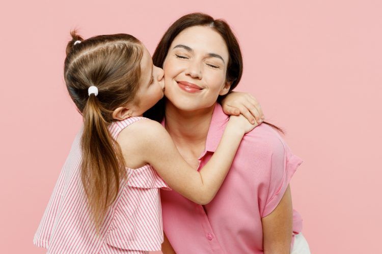 Happy,Adorable,Lovely,Woman,Wearing,Casual,Clothes,With,Child,Kid